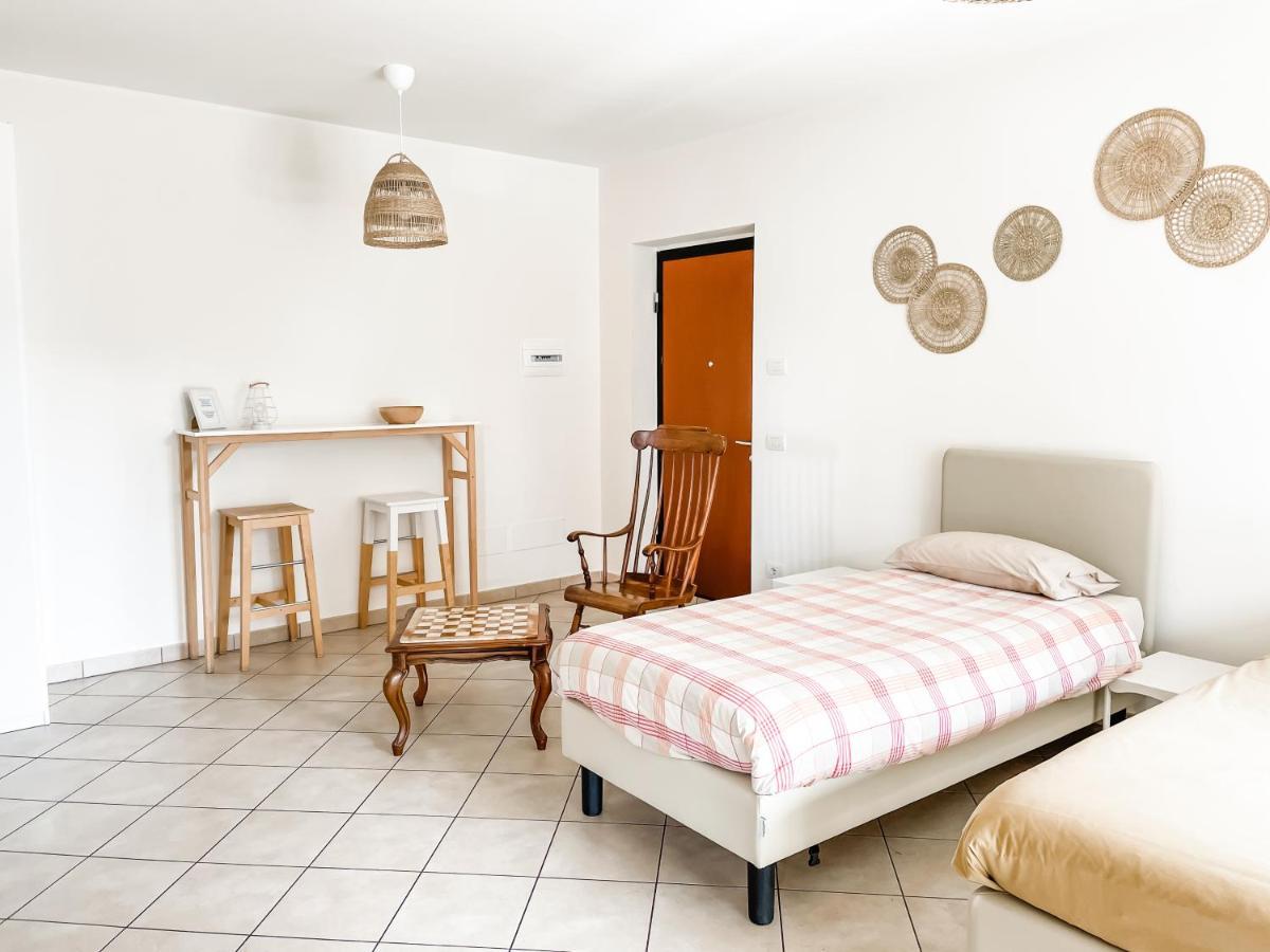 Agriturismo Familiare I Giardini Del Lago วาเรเซ ภายนอก รูปภาพ