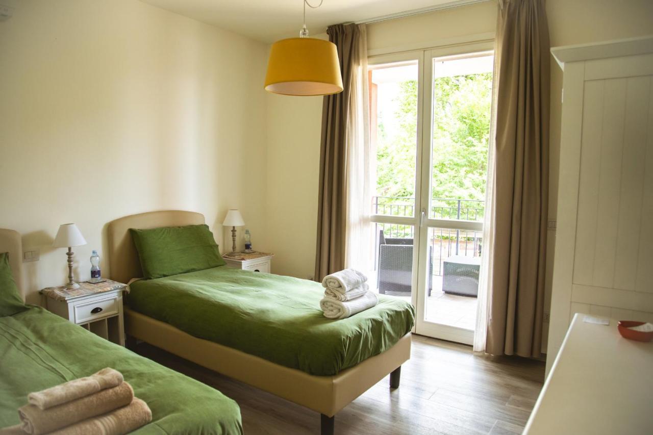 Agriturismo Familiare I Giardini Del Lago วาเรเซ ภายนอก รูปภาพ