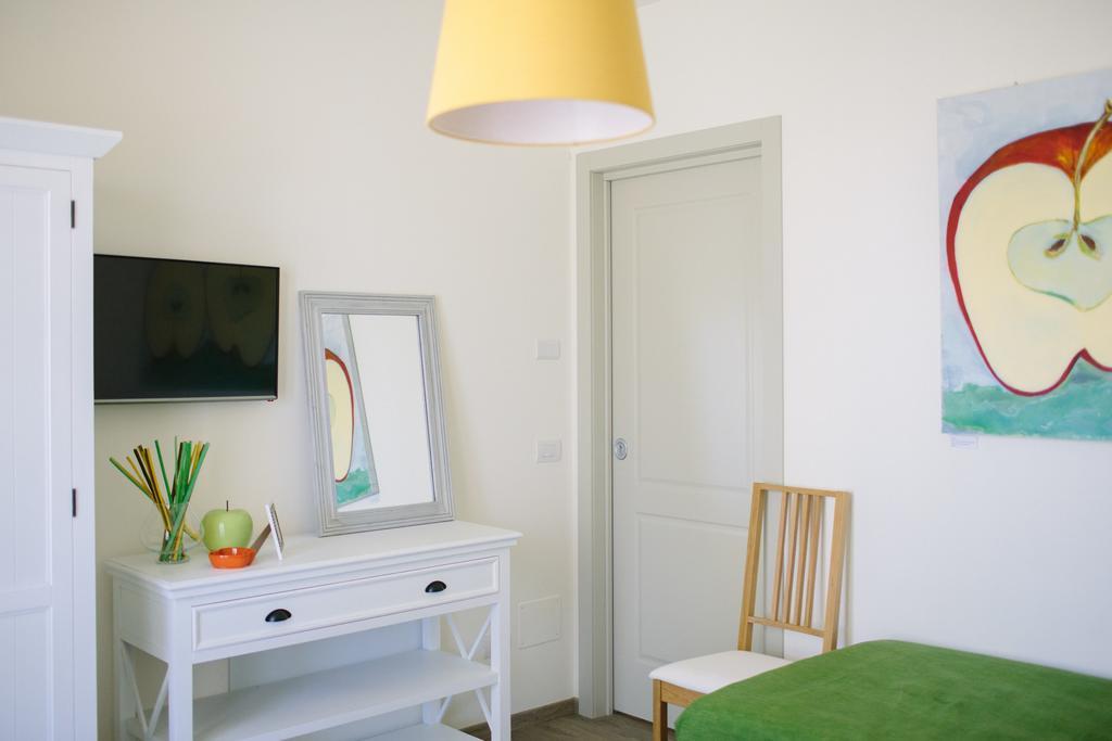 Agriturismo Familiare I Giardini Del Lago วาเรเซ ภายนอก รูปภาพ